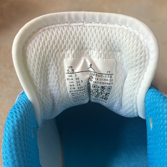 Blue Jordans size 5, no holes brand new, never been worn - Picture 5 of 5